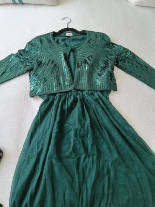 Vestido verde con pedrería