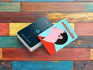 Mazo de cartas de oráculo, tipo tarot.