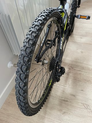 Bicicleta de Montaña BH Negra y Amarilla