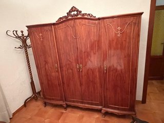 Armario antiguo de madera