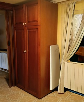 Armario de madera para dormitorio