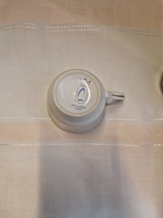 Tetera y tazas de porcelana floral