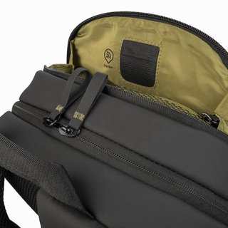 Mochila negra para portátil hasta 16" marca Tucano
