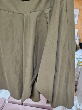 Falda midi verde con cinturón