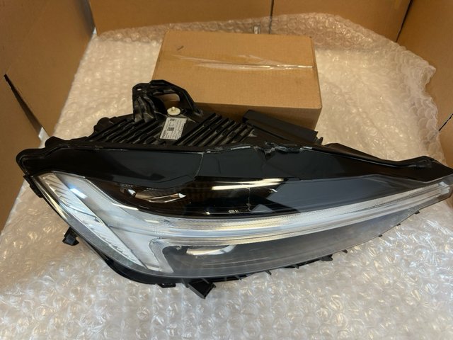 Faro Derecho Volvo X60 II (2017-2026)