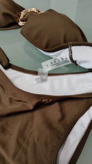 Bikini marrón con detalle dorado