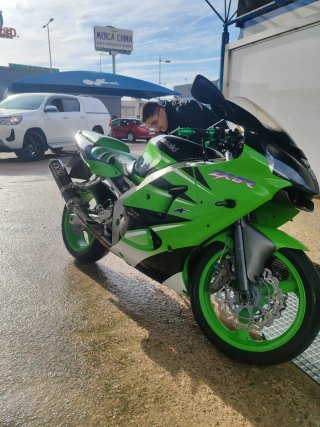 Kawasaki Ninja ZX-6R Sportbike