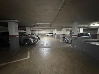 Garaje en alquiler en Eixample Nord – La Devesa en Girona