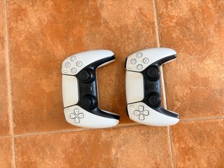 Consola PlayStation 5 + 2 Mandos y  4 Juegos