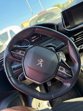 Peugeot 208 2021
