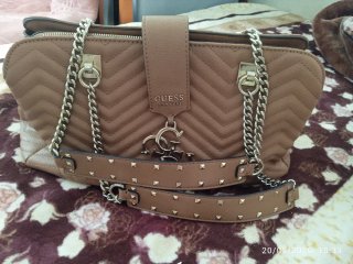 Bolso Guess Marrón y Dorado