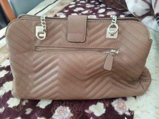 Bolso Guess Marrón y Dorado