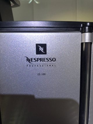 Cafetera Nespresso Profesional ES 100 Piezas