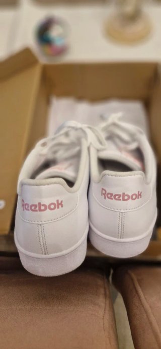 Zapatillas Reebok de piel blancas y rosas