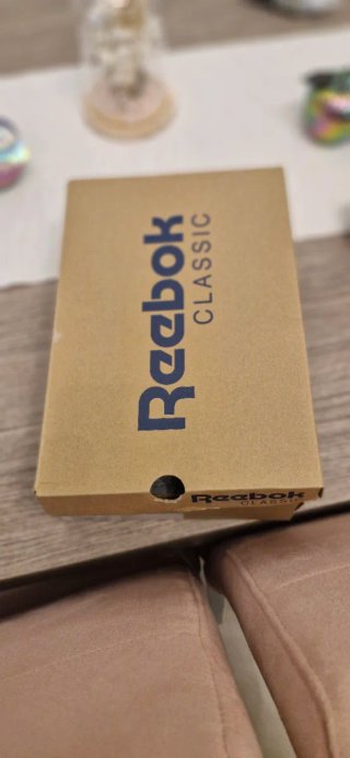 Zapatillas Reebok de piel blancas y rosas