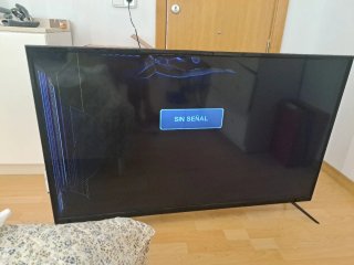 Televisor Negro Pantalla Rota