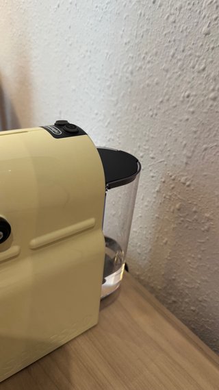Cafetera de cápsulas Nespresso DeLonghi Amarilla