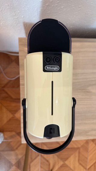 Cafetera de cápsulas Nespresso DeLonghi Amarilla