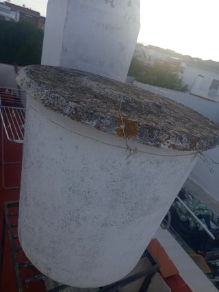 Bidón de agua grande blanco