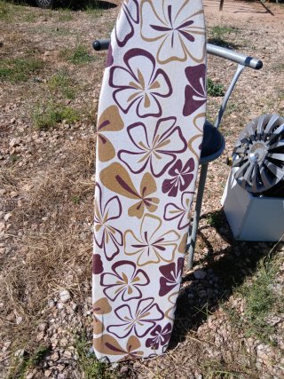 Tabla de planchar con funda floral