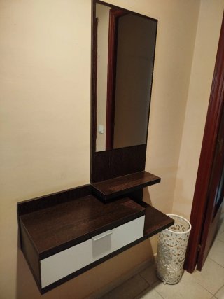 Ingresso in legno con specchio