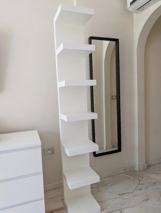 Scaffale bianco in legno