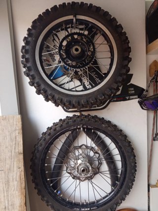 Llantas KTM 85cc con neumáticos