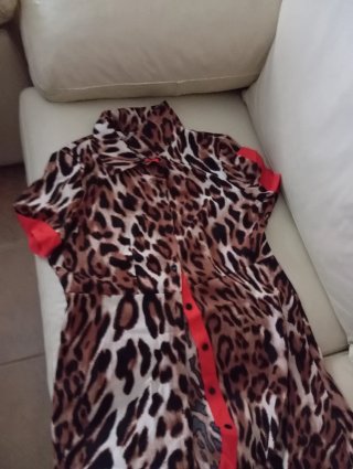 Vestido leopardo con botones y abertura