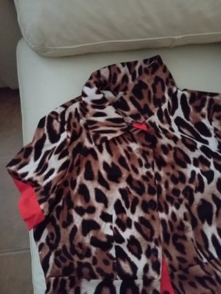 Vestido leopardo con botones y abertura