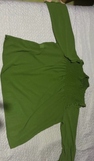 Blusa verde manga larga con fruncido