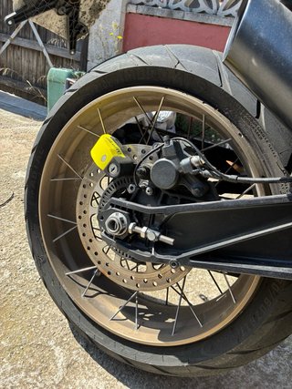 Zontes 350GK 7.000KM Negra y dorada