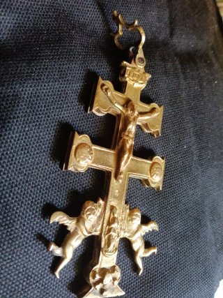 Cruz de Caravaca de bronce