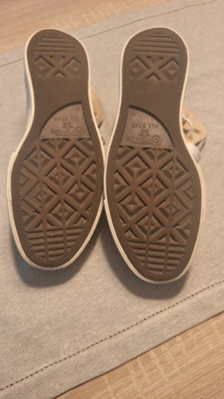 Zapatillas Converse Altas Beige y Blancas