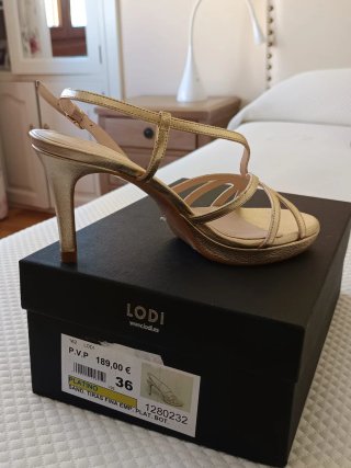 Sandalias Lodi doradas talla 36 sin estrenar
