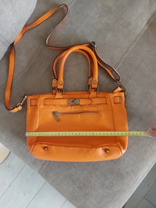 Bolso de piel naranja