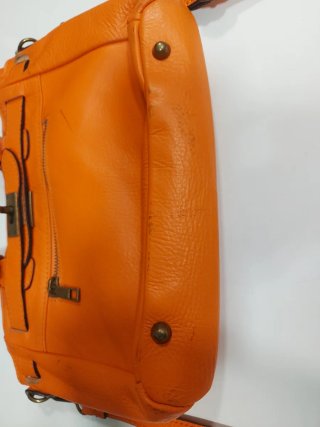 Bolso de piel naranja