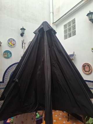 Sombrilla de exterior negra
