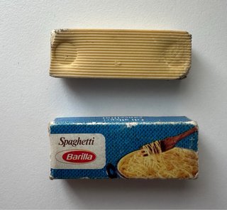Gomma Mulino Bianco, pacco di spaghetti Barilla.