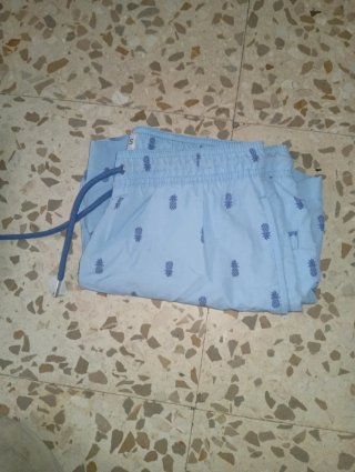 Bañador azul con estampado de piñas