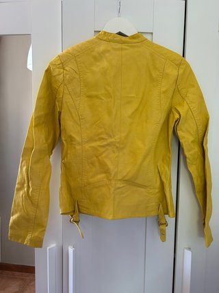 Cazadora amarilla efecto piel Talla M