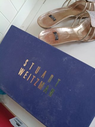 Zapatos de piel dorados con Swarovski