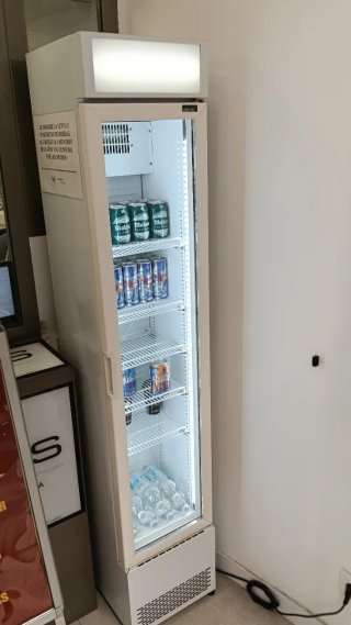 Nevera para bebidas. Para  Negocio. Con luces led.