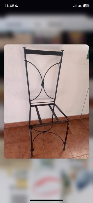4 Silla de metal negra precio unidad