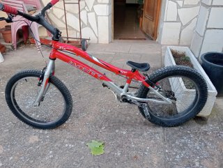 Bicicleta Trial Monty 218 Kamel Roja de segunda mano por 175 EUR