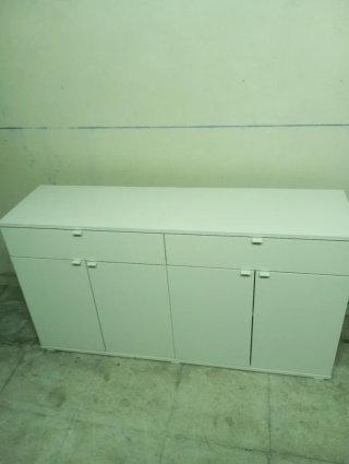 Mueble de madera blanco