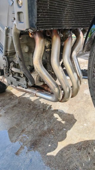 Yamaha FZ8 Naked Negra y Dorada
