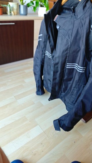 Chaqueta de moto con protecciones