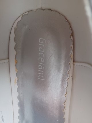 Sapatos Brancos e Prateados