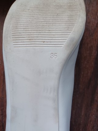 Sapatos Brancos e Prateados