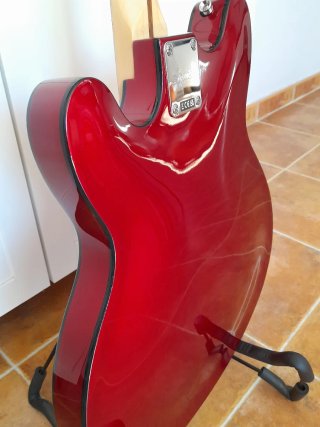 Guitarra Eléctrica Squier Starcaster Fender